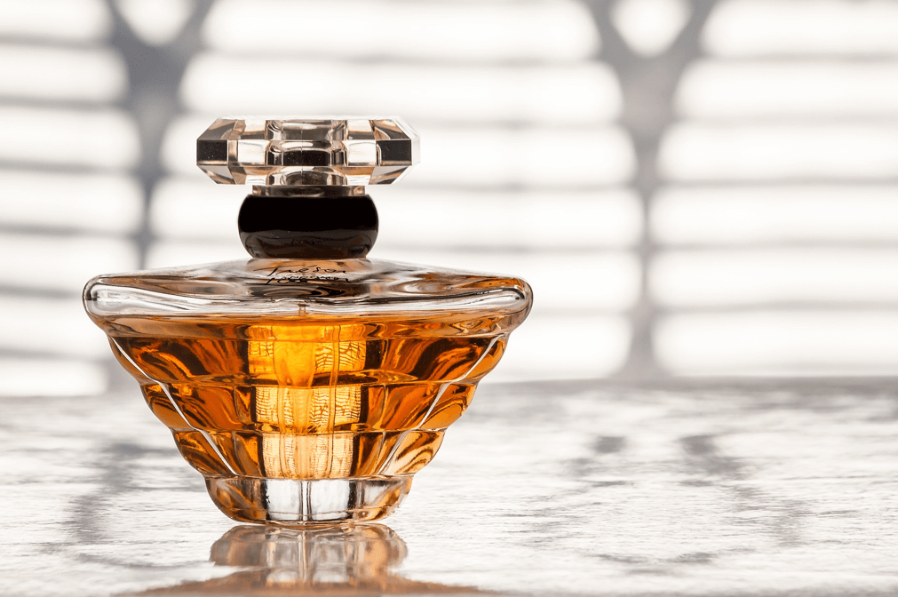 The Fragrant World of Sandalwood Cologne: We Review 5 With This Exotic Scent